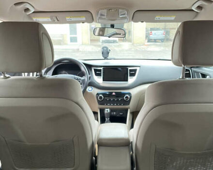 Белый Хендай Туксон, объемом двигателя 1.59 л и пробегом 156 тыс. км за 16000 $, фото 17 на Automoto.ua