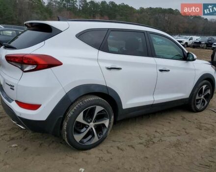 Белый Хендай Туксон, объемом двигателя 1.6 л и пробегом 137 тыс. км за 3000 $, фото 2 на Automoto.ua