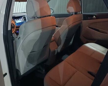 Білий Хендай Туксон, об'ємом двигуна 2 л та пробігом 97 тис. км за 14200 $, фото 15 на Automoto.ua