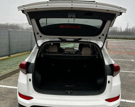 Белый Хендай Туксон, объемом двигателя 2 л и пробегом 180 тыс. км за 16300 $, фото 5 на Automoto.ua