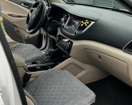 Белый Хендай Туксон, объемом двигателя 2 л и пробегом 180 тыс. км за 16300 $, фото 10 на Automoto.ua