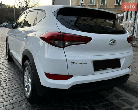 Белый Хендай Туксон, объемом двигателя 2 л и пробегом 99 тыс. км за 12600 $, фото 6 на Automoto.ua