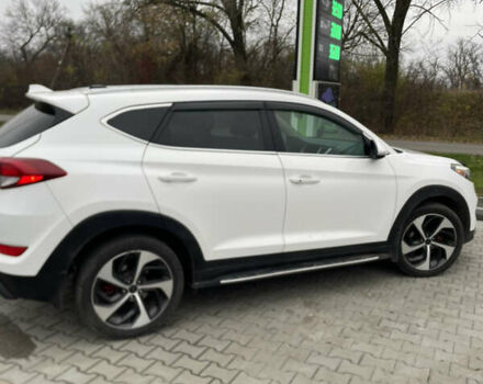 Белый Хендай Туксон, объемом двигателя 1.59 л и пробегом 156 тыс. км за 16000 $, фото 3 на Automoto.ua