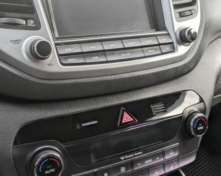 Белый Хендай Туксон, объемом двигателя 2 л и пробегом 203 тыс. км за 16500 $, фото 7 на Automoto.ua