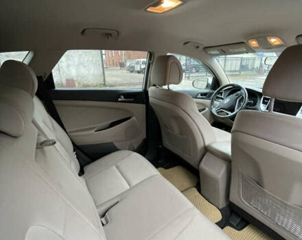 Белый Хендай Туксон, объемом двигателя 1.59 л и пробегом 156 тыс. км за 16000 $, фото 11 на Automoto.ua