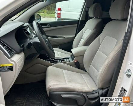 Білий Хендай Туксон, об'ємом двигуна 2 л та пробігом 120 тис. км за 14990 $, фото 7 на Automoto.ua