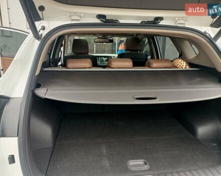 Белый Хендай Туксон, объемом двигателя 2 л и пробегом 158 тыс. км за 21000 $, фото 2 на Automoto.ua