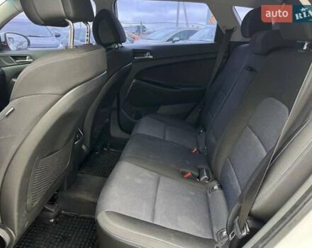 Белый Хендай Туксон, объемом двигателя 2 л и пробегом 147 тыс. км за 18740 $, фото 25 на Automoto.ua