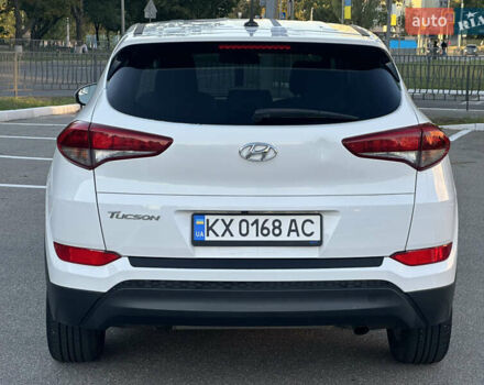 Білий Хендай Туксон, об'ємом двигуна 2 л та пробігом 89 тис. км за 16000 $, фото 5 на Automoto.ua
