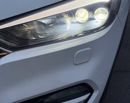 Белый Хендай Туксон, объемом двигателя 2 л и пробегом 152 тыс. км за 18500 $, фото 8 на Automoto.ua