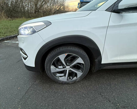 Белый Хендай Туксон, объемом двигателя 2 л и пробегом 152 тыс. км за 18500 $, фото 34 на Automoto.ua