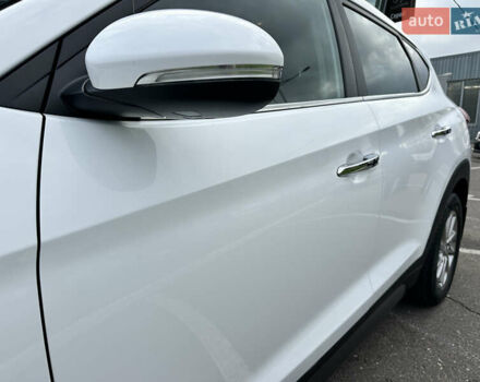 Білий Хендай Туксон, об'ємом двигуна 1.59 л та пробігом 82 тис. км за 17300 $, фото 39 на Automoto.ua