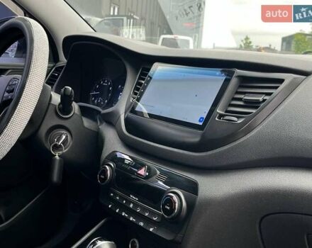 Белый Хендай Туксон, объемом двигателя 2 л и пробегом 147 тыс. км за 18740 $, фото 13 на Automoto.ua