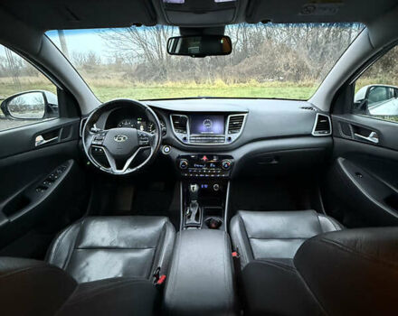 Белый Хендай Туксон, объемом двигателя 2 л и пробегом 152 тыс. км за 18500 $, фото 23 на Automoto.ua