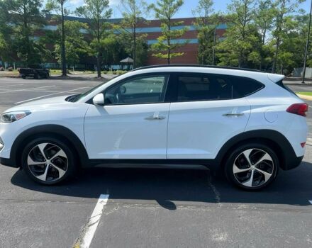 Белый Хендай Туксон, объемом двигателя 1.6 л и пробегом 79 тыс. км за 5900 $, фото 2 на Automoto.ua