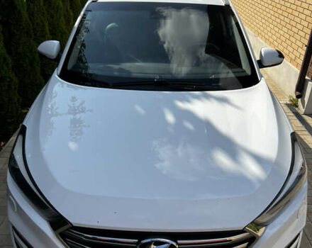 Белый Хендай Туксон, объемом двигателя 2 л и пробегом 220 тыс. км за 17800 $, фото 6 на Automoto.ua