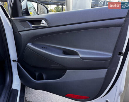 Хендай Туксон 2016 в Одессе на Automoto.ua Белый Хендай Туксон, объемом двигателя 2 л и пробегом 148 тыс. км за 20500 $, фото 18 на Automoto.ua