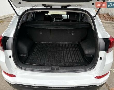 Белый Хендай Туксон, объемом двигателя 2 л и пробегом 203 тыс. км за 19000 $, фото 15 на Automoto.ua