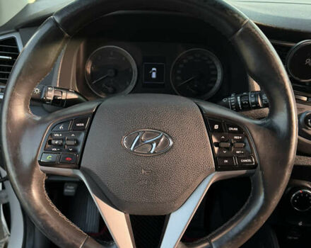 Белый Хендай Туксон, объемом двигателя 2 л и пробегом 184 тыс. км за 19700 $, фото 6 на Automoto.ua