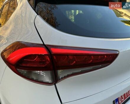 Білий Хендай Туксон, об'ємом двигуна 2 л та пробігом 148 тис. км за 22500 $, фото 84 на Automoto.ua