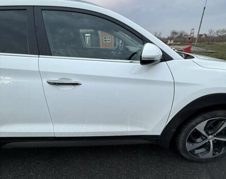 Белый Хендай Туксон, объемом двигателя 2 л и пробегом 152 тыс. км за 18500 $, фото 29 на Automoto.ua