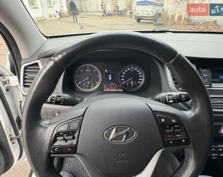 Белый Хендай Туксон, объемом двигателя 2 л и пробегом 203 тыс. км за 19000 $, фото 8 на Automoto.ua