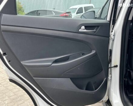 Хендай Туксон 2016 в Львове на Automoto.ua Белый Хендай Туксон, объемом двигателя 2 л и пробегом 147 тыс. км за 18740 $, фото 24 на Automoto.ua