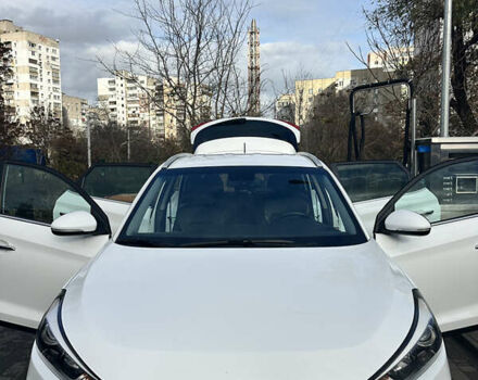 Білий Хендай Туксон, об'ємом двигуна 1.59 л та пробігом 82 тис. км за 17300 $, фото 25 на Automoto.ua