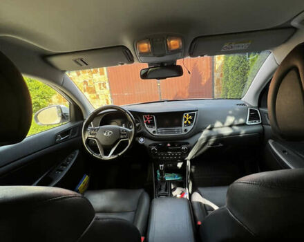 Белый Хендай Туксон, объемом двигателя 2 л и пробегом 220 тыс. км за 17800 $, фото 11 на Automoto.ua