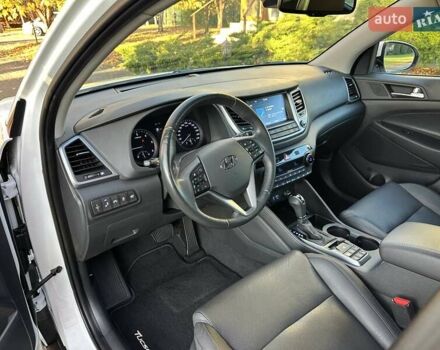 Білий Хендай Туксон, об'ємом двигуна 2 л та пробігом 148 тис. км за 22500 $, фото 16 на Automoto.ua