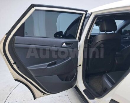 Белый Хендай Туксон, объемом двигателя 2 л и пробегом 157 тыс. км за 15500 $, фото 13 на Automoto.ua