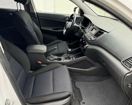 Белый Хендай Туксон, объемом двигателя 2 л и пробегом 203 тыс. км за 19000 $, фото 9 на Automoto.ua