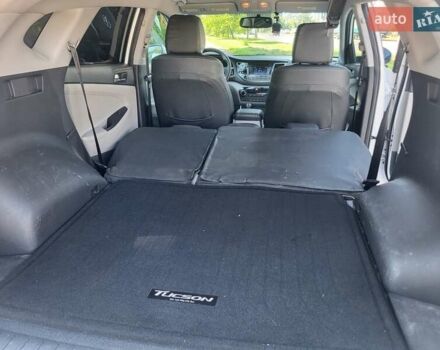 Білий Хендай Туксон, об'ємом двигуна 2 л та пробігом 185 тис. км за 13700 $, фото 14 на Automoto.ua