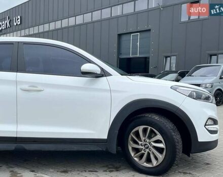 Белый Хендай Туксон, объемом двигателя 2 л и пробегом 147 тыс. км за 18740 $, фото 11 на Automoto.ua