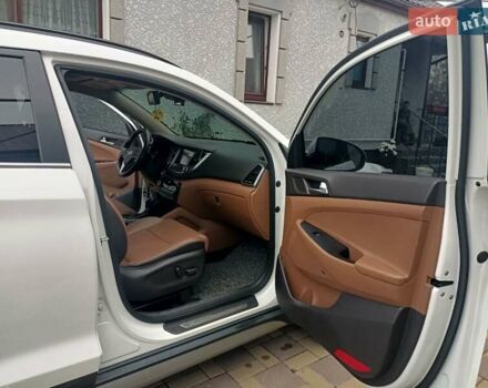 Белый Хендай Туксон, объемом двигателя 2 л и пробегом 158 тыс. км за 21000 $, фото 1 на Automoto.ua