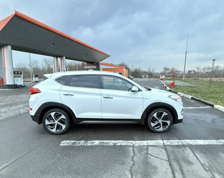 Белый Хендай Туксон, объемом двигателя 2 л и пробегом 152 тыс. км за 18500 $, фото 3 на Automoto.ua