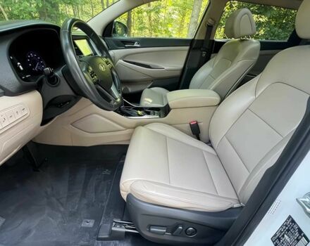 Белый Хендай Туксон, объемом двигателя 1.6 л и пробегом 79 тыс. км за 5900 $, фото 7 на Automoto.ua