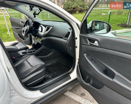 Білий Хендай Туксон, об'ємом двигуна 1.59 л та пробігом 82 тис. км за 17300 $, фото 32 на Automoto.ua