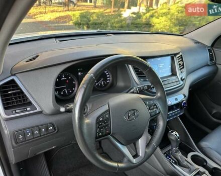 Білий Хендай Туксон, об'ємом двигуна 2 л та пробігом 148 тис. км за 22500 $, фото 17 на Automoto.ua