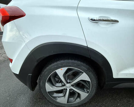 Белый Хендай Туксон, объемом двигателя 2 л и пробегом 152 тыс. км за 18500 $, фото 27 на Automoto.ua