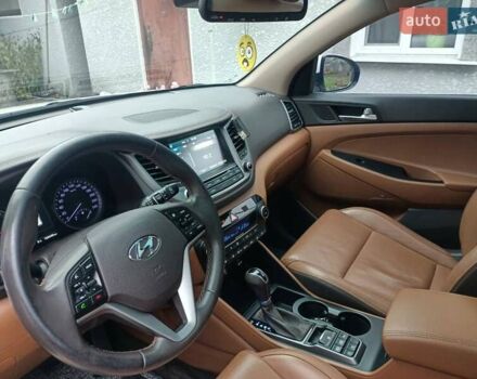 Белый Хендай Туксон, объемом двигателя 2 л и пробегом 158 тыс. км за 21000 $, фото 14 на Automoto.ua