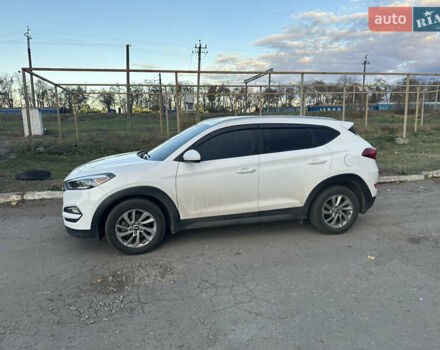 Білий Хендай Туксон, об'ємом двигуна 2 л та пробігом 140 тис. км за 16500 $, фото 1 на Automoto.ua