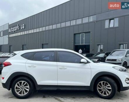 Белый Хендай Туксон, объемом двигателя 2 л и пробегом 147 тыс. км за 18740 $, фото 10 на Automoto.ua