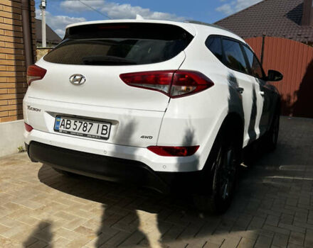 Белый Хендай Туксон, объемом двигателя 2 л и пробегом 220 тыс. км за 17800 $, фото 2 на Automoto.ua