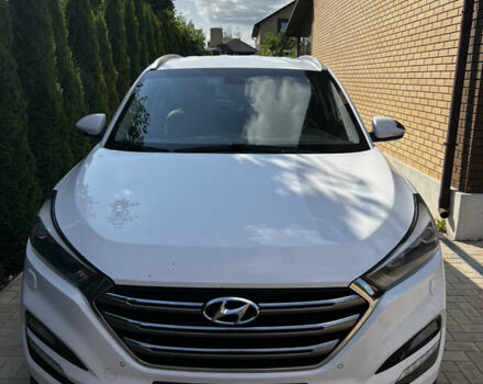 Белый Хендай Туксон, объемом двигателя 2 л и пробегом 220 тыс. км за 17800 $, фото 5 на Automoto.ua