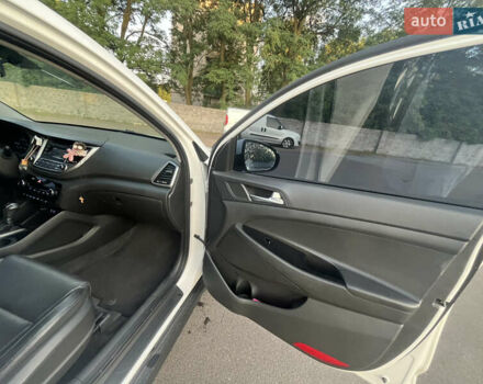 Білий Хендай Туксон, об'ємом двигуна 1.69 л та пробігом 116 тис. км за 18500 $, фото 19 на Automoto.ua