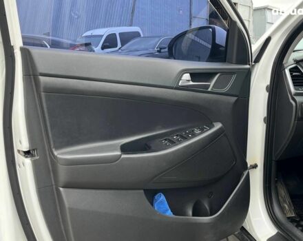Хендай Туксон 2016 в Львове на Automoto.ua Белый Хендай Туксон, объемом двигателя 2 л и пробегом 147 тыс. км за 18740 $, фото 38 на Automoto.ua