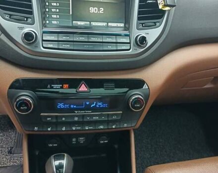 Белый Хендай Туксон, объемом двигателя 2 л и пробегом 158 тыс. км за 21000 $, фото 9 на Automoto.ua