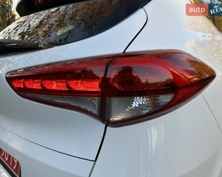 Білий Хендай Туксон, об'ємом двигуна 2 л та пробігом 148 тис. км за 22500 $, фото 82 на Automoto.ua