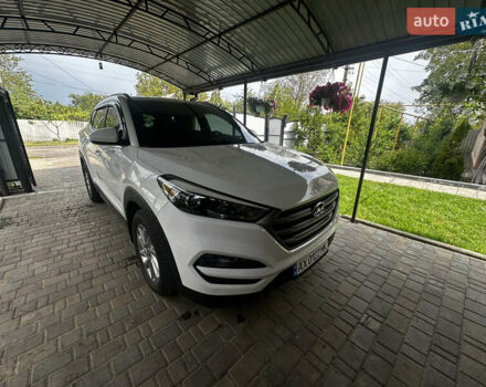 Білий Хендай Туксон, об'ємом двигуна 2 л та пробігом 140 тис. км за 16500 $, фото 3 на Automoto.ua
